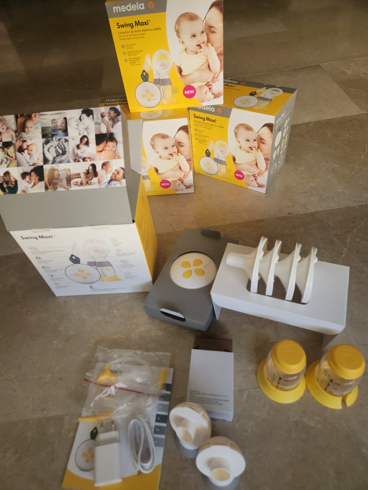 Contenu complet du Medela Swing Maxi déballé : moteur, téterelles, biberons, câble USB
